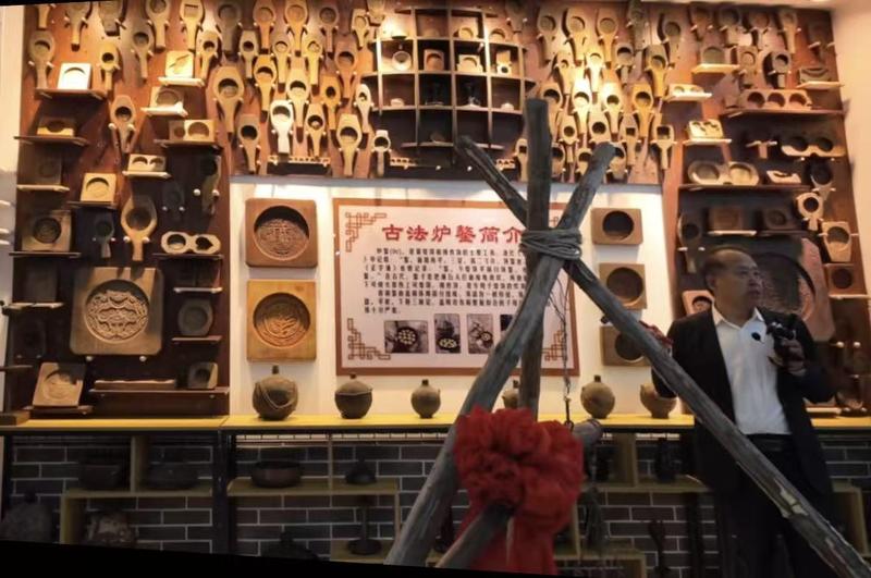 神池月饼传统制作工具和模具展示 (席兆平 摄)