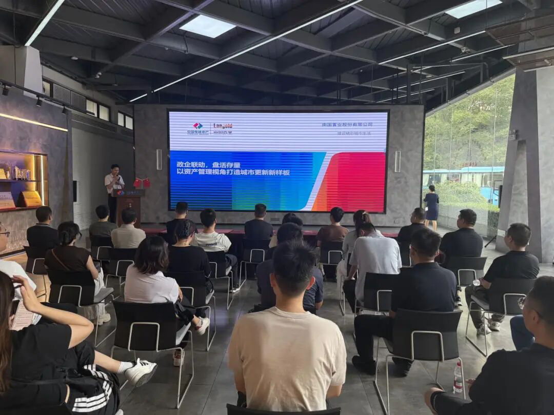 沙雅县工程管理、经济发展领域的30名业务骨干赴武汉大学开展专题培训。(郭雅琼 摄)