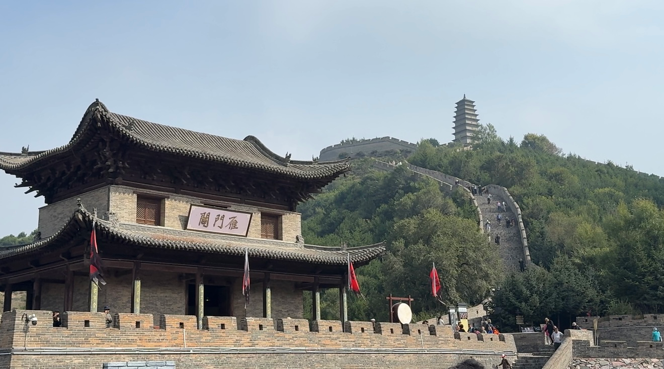 雁门关长城蜿蜒于群山之间(席兆平 摄)