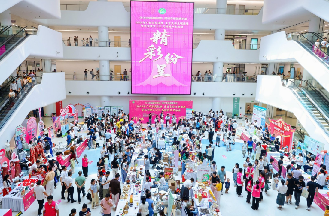 活动市集现场(黄龙才 摄)