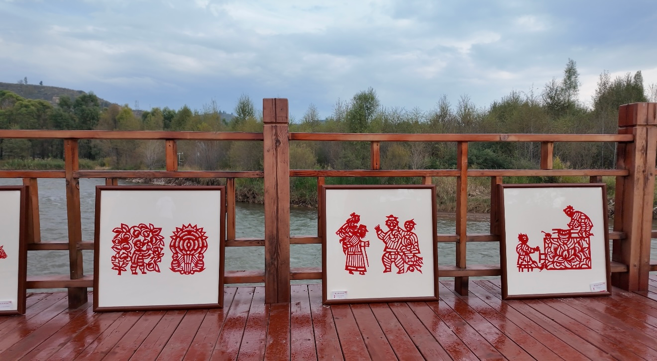剪纸艺术为湿地增添人文韵味 (席兆平 摄)
