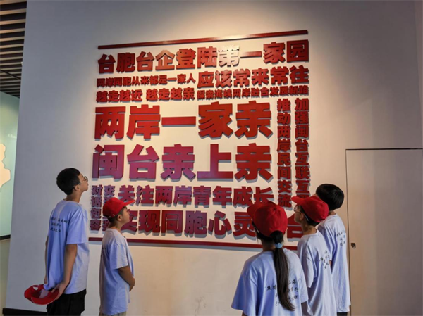 木垒学子在在漳州市博物馆闽台文化主题展馆参观学习。