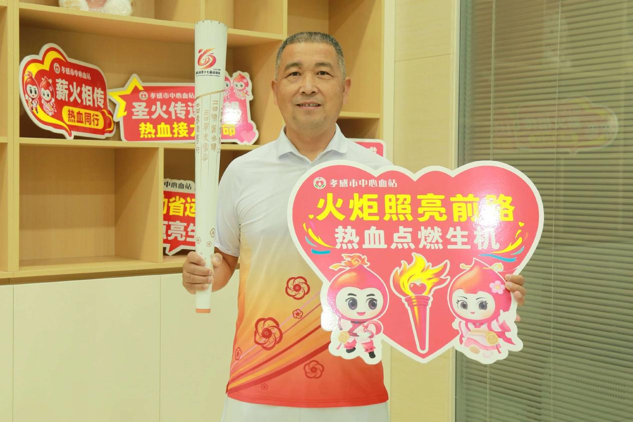 火炬手鲁锋(袁遂 摄)