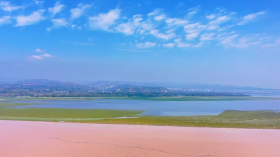 视频 | 蓝天沃野伴大河 生态美景入画来
                                                        