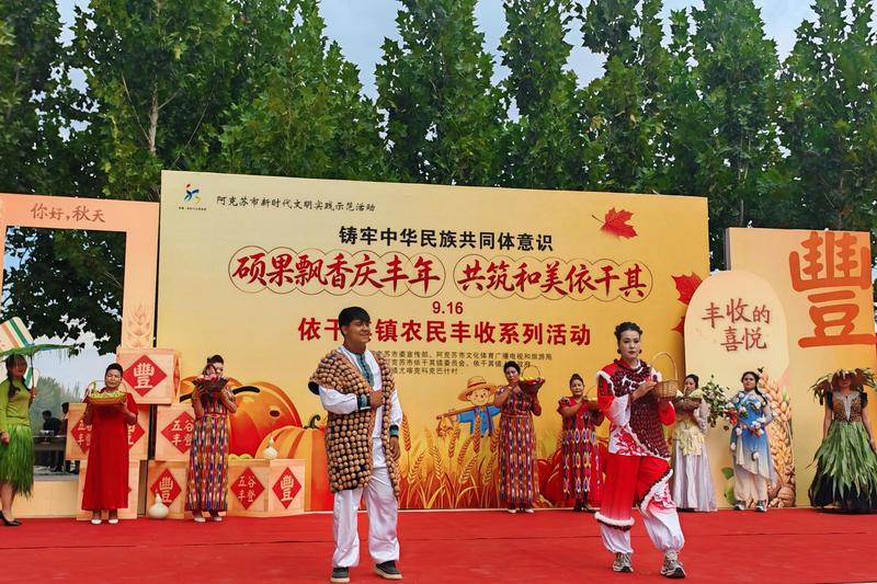 群众才艺表演(史晓旭 摄)