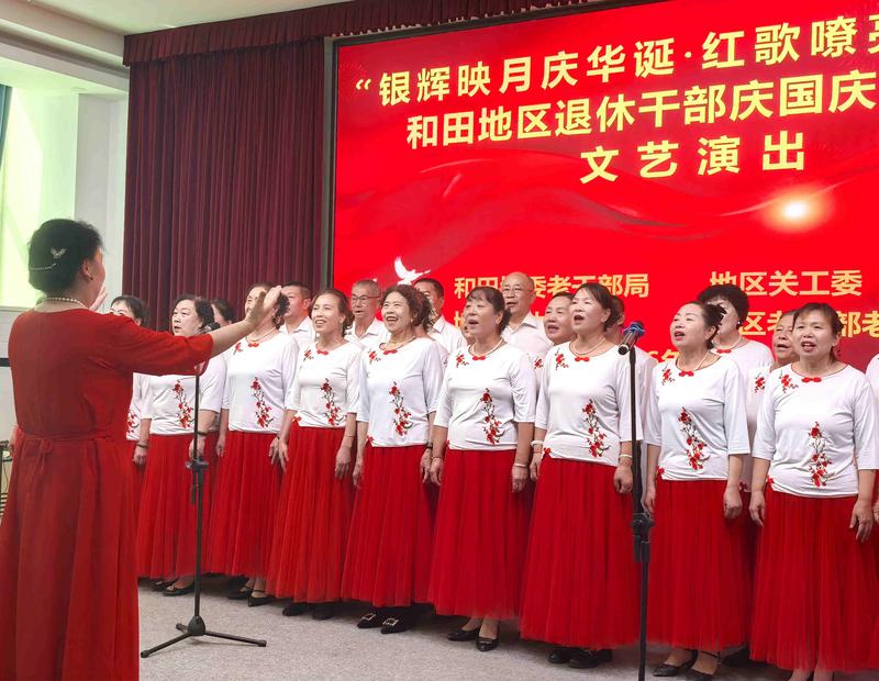 大合唱《今天是你的生日》(李蓉 摄)