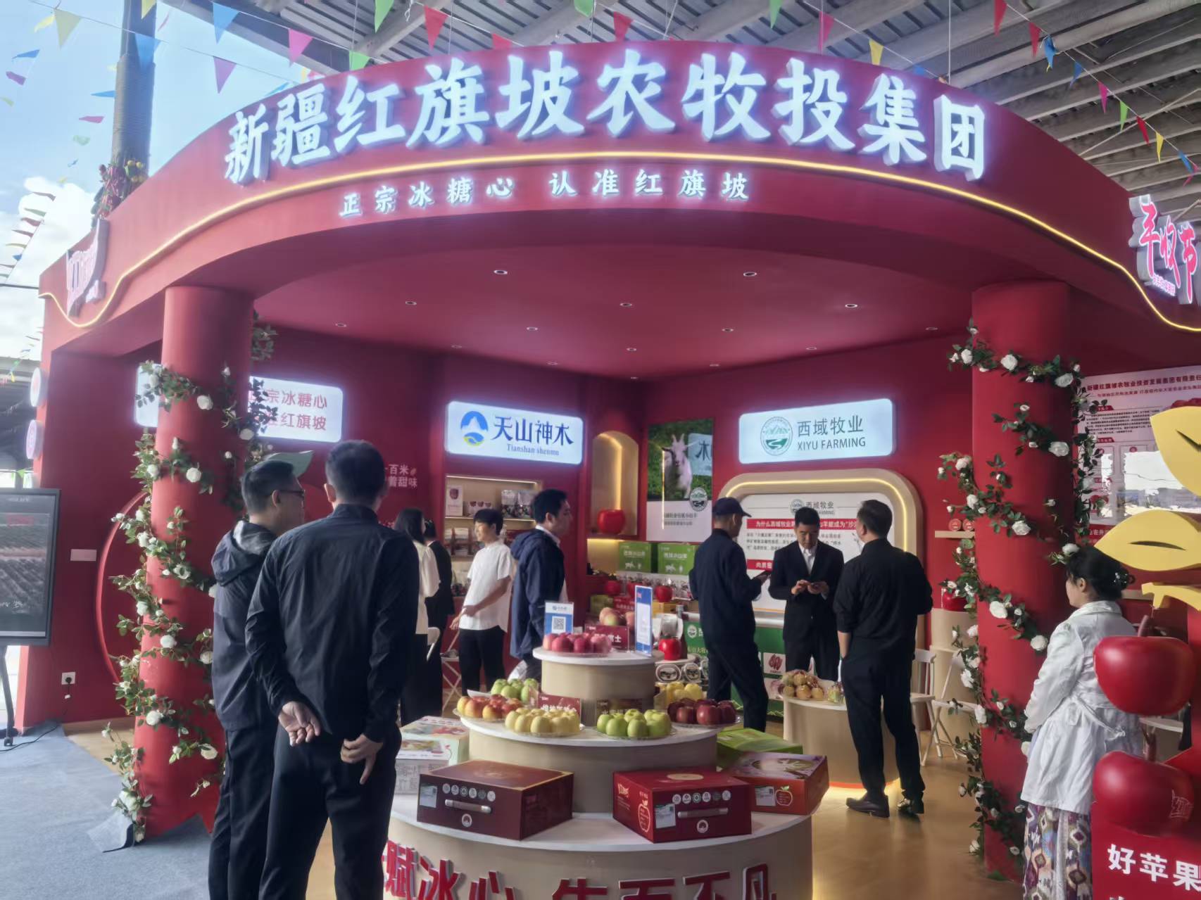 展厅一角(查燕荣 摄)