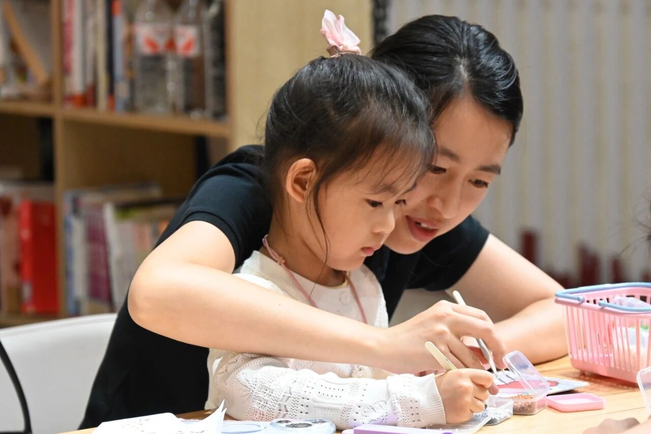 “豆趣拾光”萌趣拼豆创造营活动现场(芦易 摄)