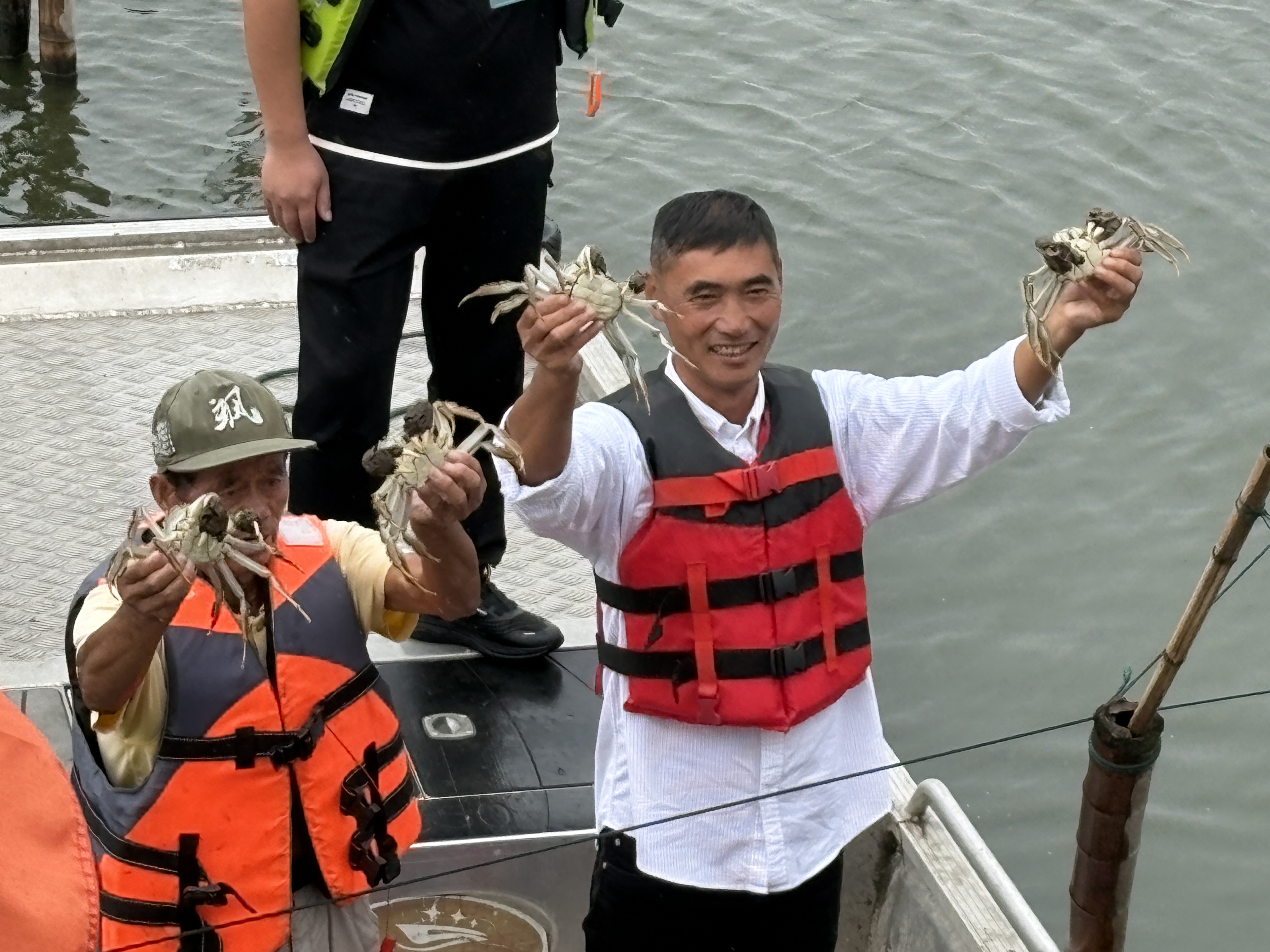2026“蟹起阳澄 味誉全球”苏州阳澄湖大闸蟹开捕活动现场(张伟伟 摄)