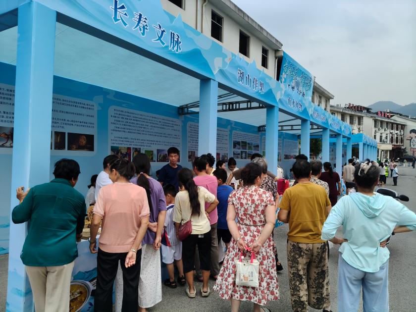 山水风物·仙岛湖农特产品展区现场(李文博 摄)