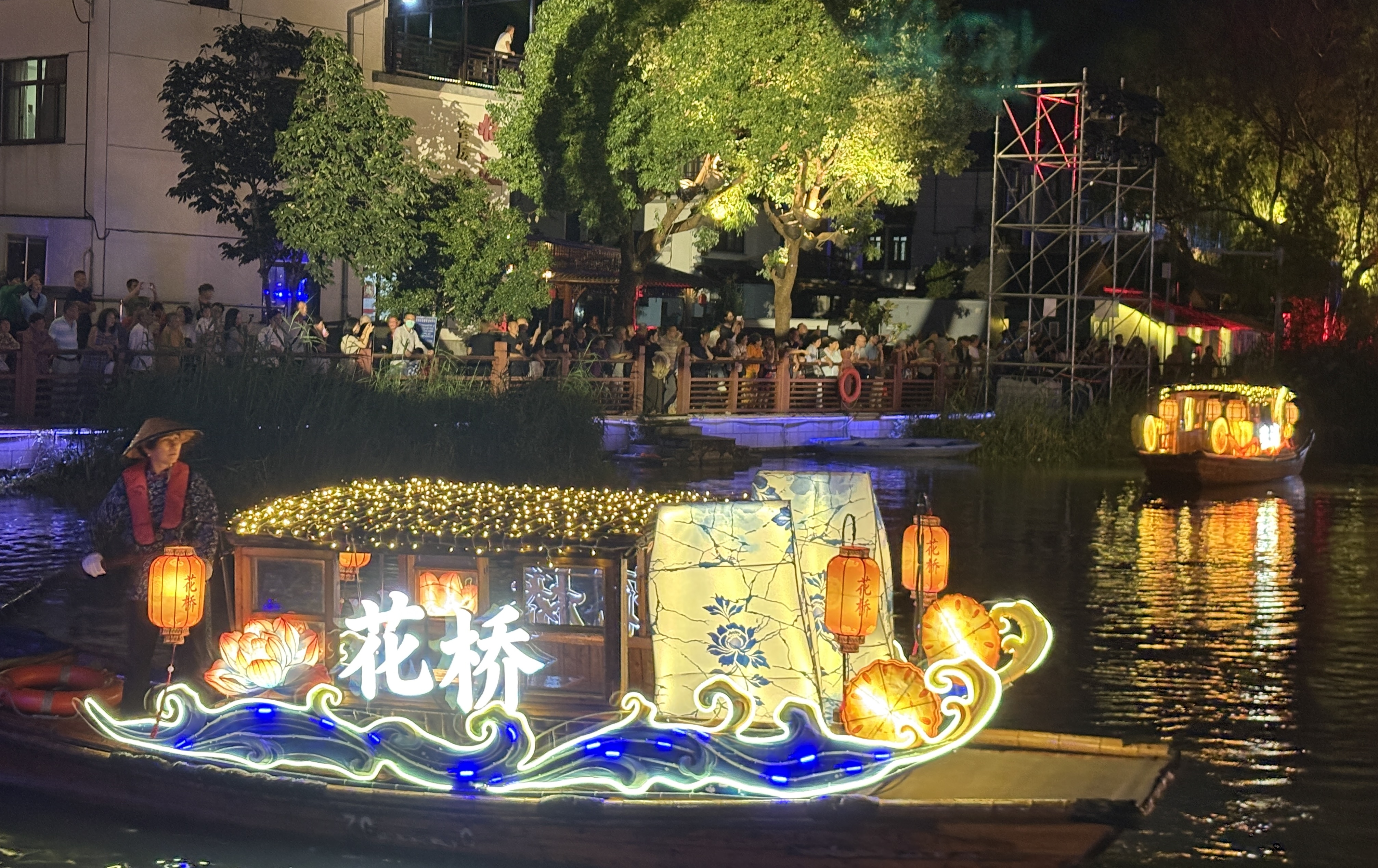 2026周庄“水乡划灯”汇演活动现场(张伟伟 摄)