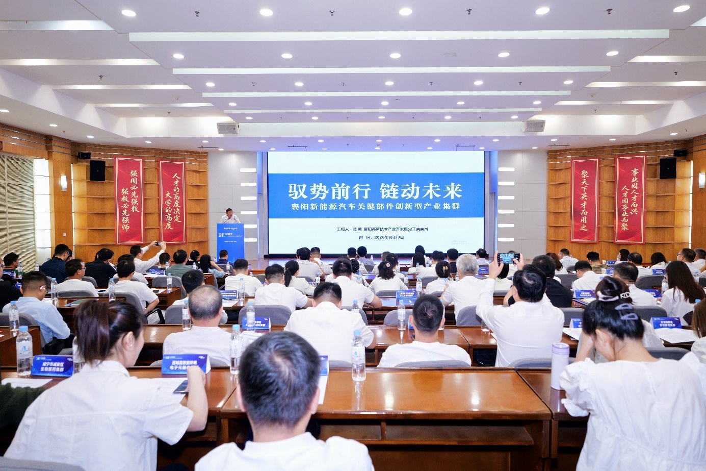 代表发言(黄源 摄)
