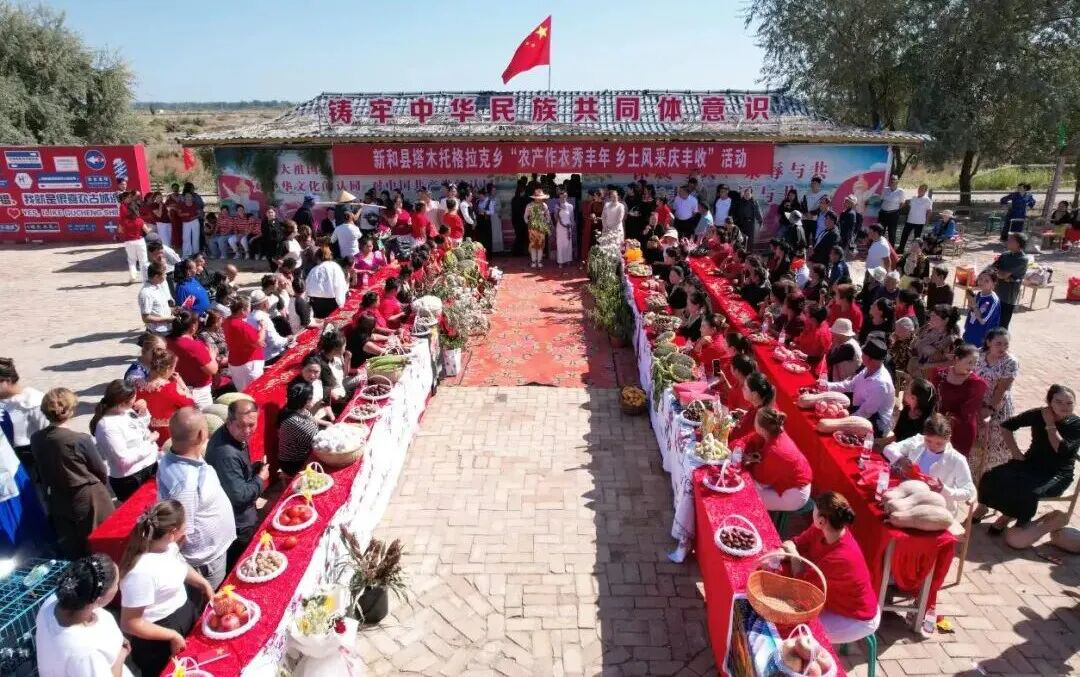塔木托格拉克乡丰收节主题活动场景 (阿依孜米古·吐尔逊 摄)