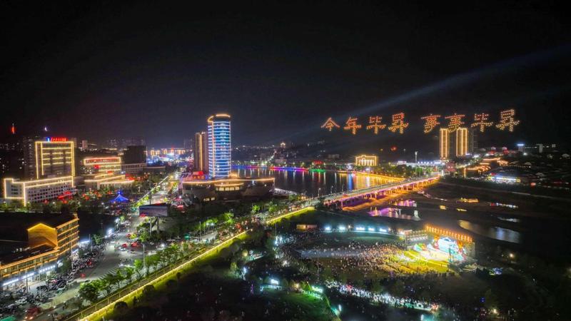 夜晚灯光秀(江朝辉 摄)