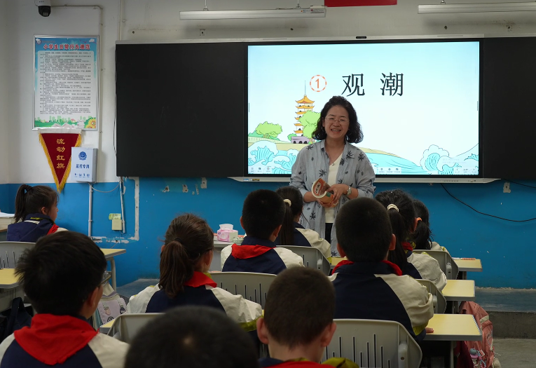 援疆教师课堂(阿卜杜艾则孜·图尔荪 摄)