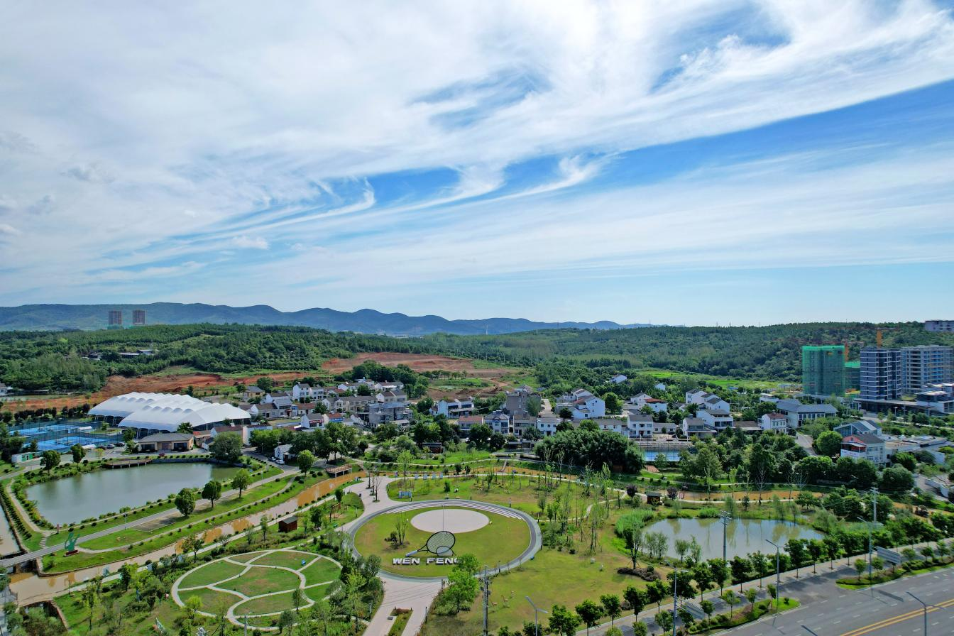 京山市温泉街道文峰村利用闲置房屋打造特色网旅民宿集群 (黄小明 摄)