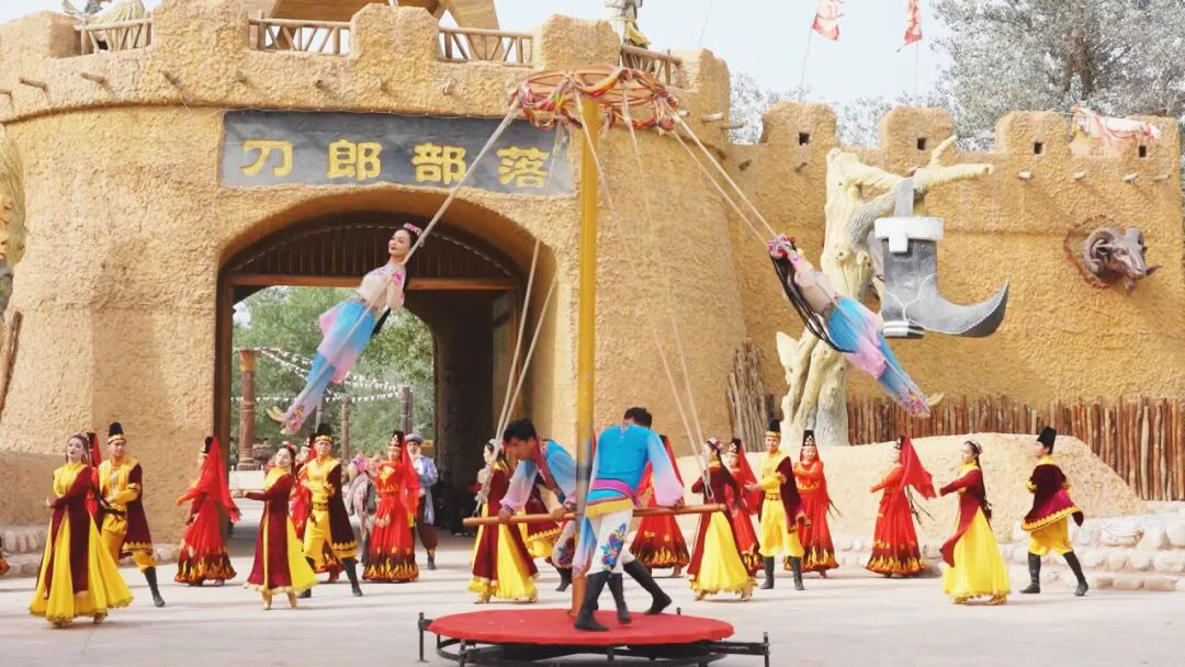 高空轮转表演(麦吾兰江·莫明 摄)