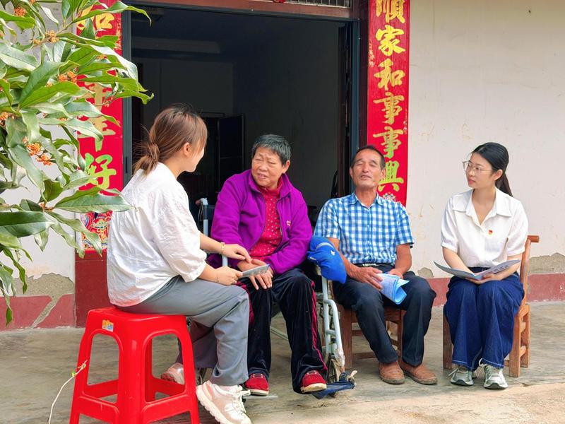 应城市纪委监委联合市残联开展入户走访(钟奕 摄)