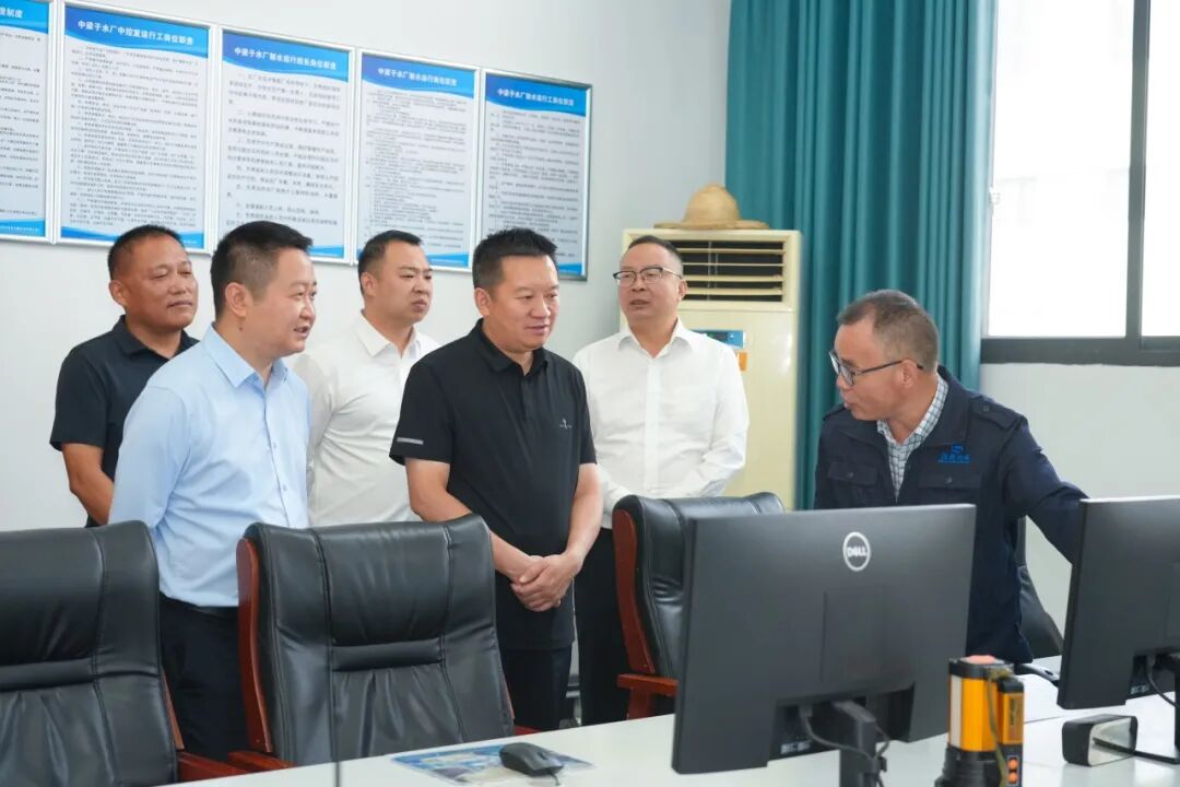 调研现场(邓坚 摄)