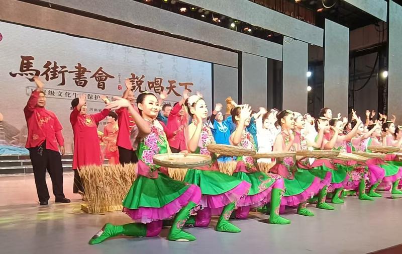舞台剧《俺从麦田来》节目展演(郭敬伟 摄)