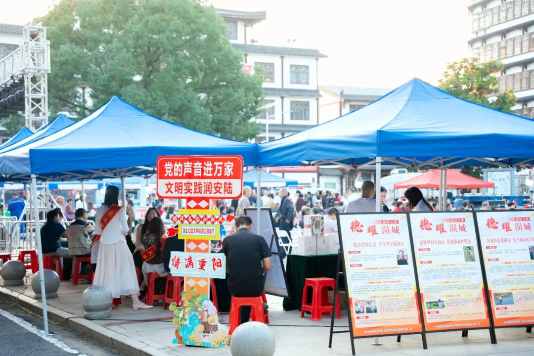 文明集市现场 (盛婷 摄)