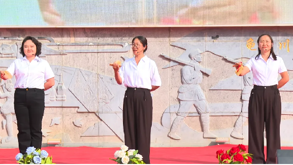 阿克苏地区2026年“社保服务进万家”主场启动仪式现场进行的情景剧表演(古丽迪雅尔·艾尼瓦尔 摄)