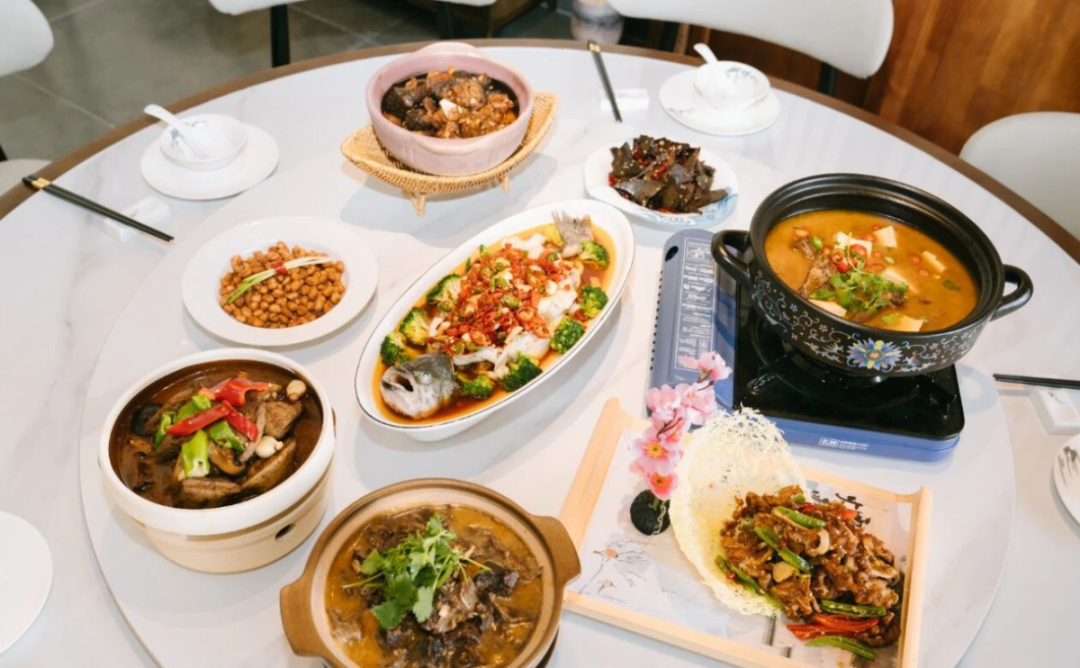 当地美食(邢单清 摄)