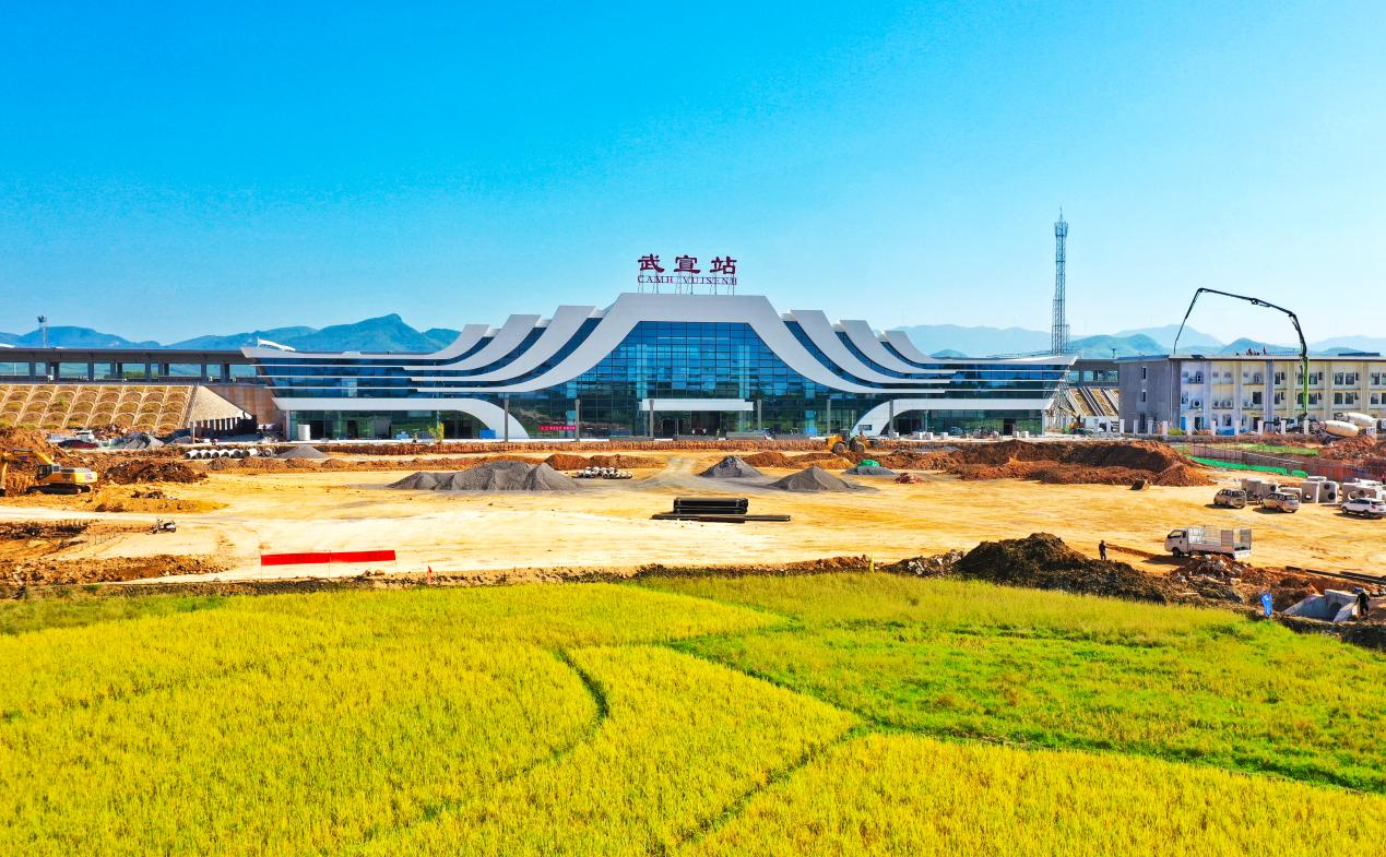 柳梧铁路武宣站无人机航拍图。(向国华 摄)