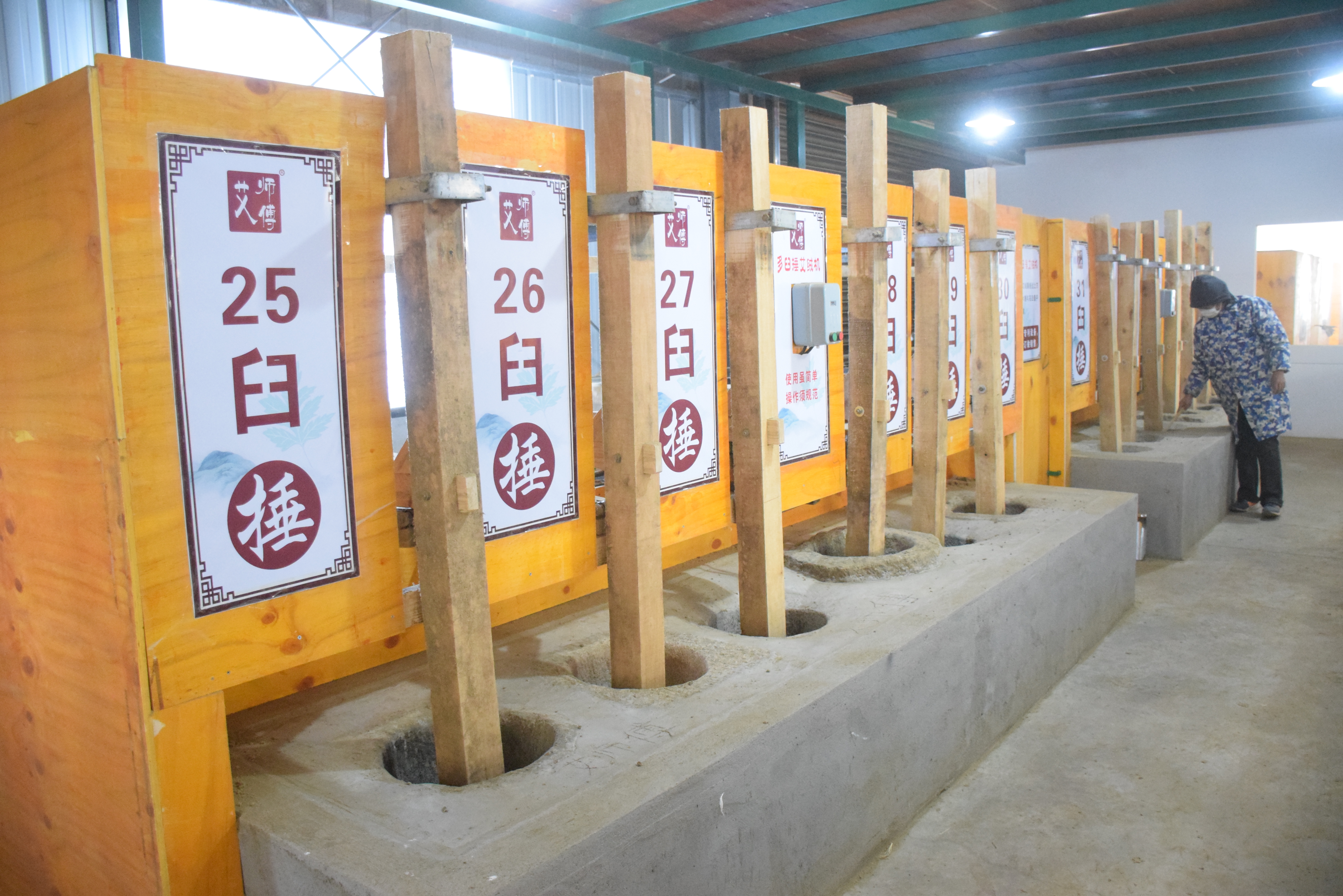 湖北艾师傅科技有限公司“万捶千筛”场景(张聪 摄)