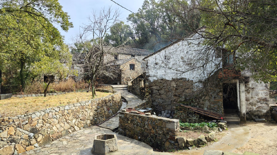 炮台村古村落石屋一角 （曾庆华 摄）