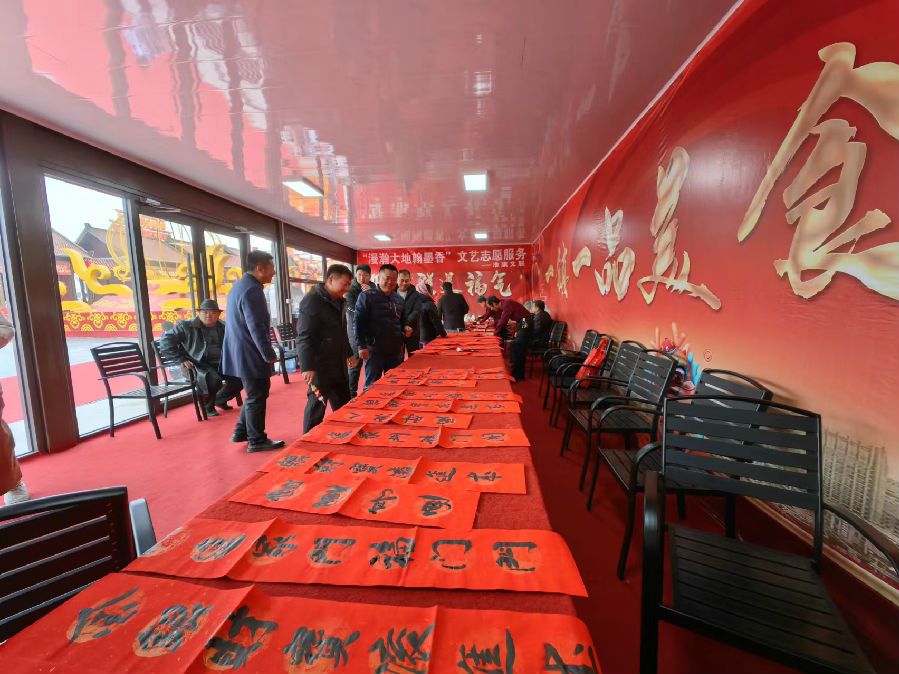 准格尔旗年货节文化交流现场(宫立灵 摄) 准格尔旗年货节文化交流现场(宫立灵 摄)