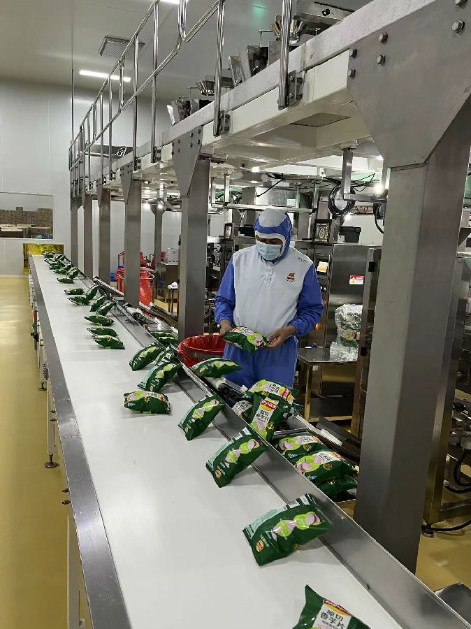 连城县三丰薯业有限公司生产车间（黄葆春 摄）