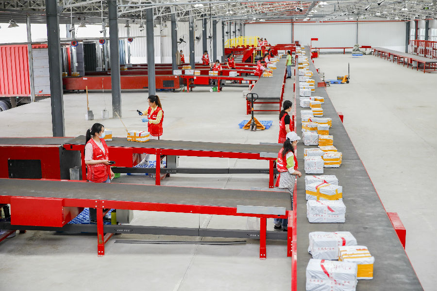 京东（连云港）分拣中心（司伟 摄）