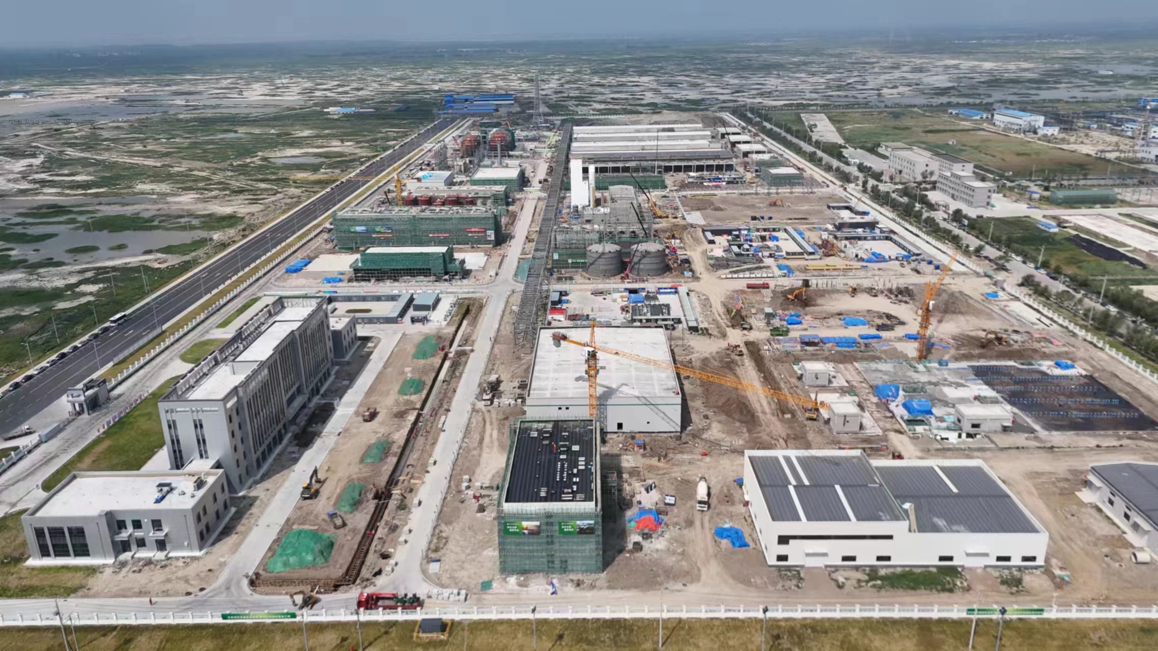 大安市风光制绿氢合成氨一体化示范项目施工现场（高婷 摄）