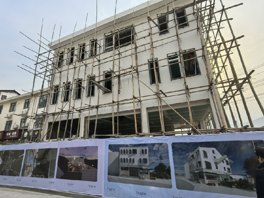 在建的“湖屿岸”民宿(余惠玲 摄) 在建的“湖屿岸”民宿(余惠玲 摄)