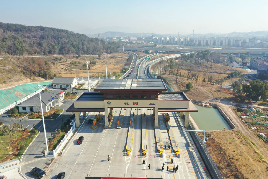 义东高速全面建成通车花园互通一览(王江红 摄) 义东高速全面建成通车花园互通一览(王江红 摄)