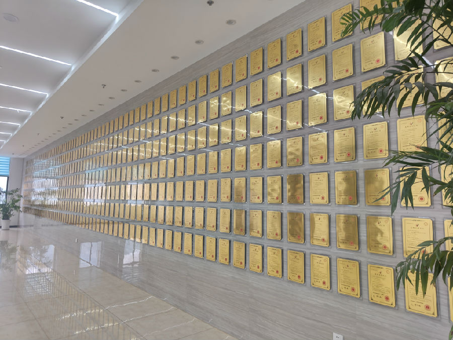 宁波阳明工业技术研究院专利墙 (曾庆华 摄) 宁波阳明工业技术研究院专利墙 (曾庆华 摄)