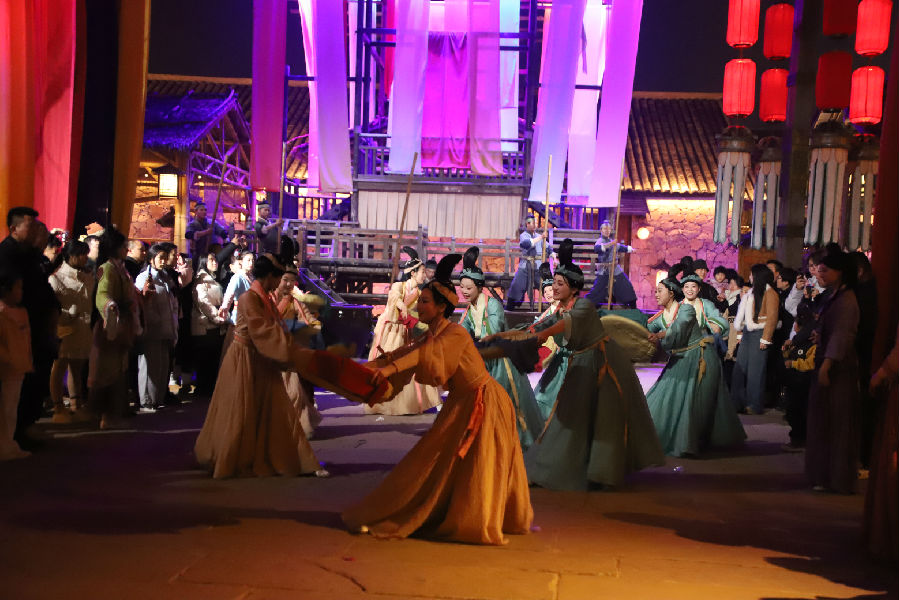 《梦回荆楚》表演现场(钟国庆 摄) 《梦回荆楚》表演现场(钟国庆 摄)