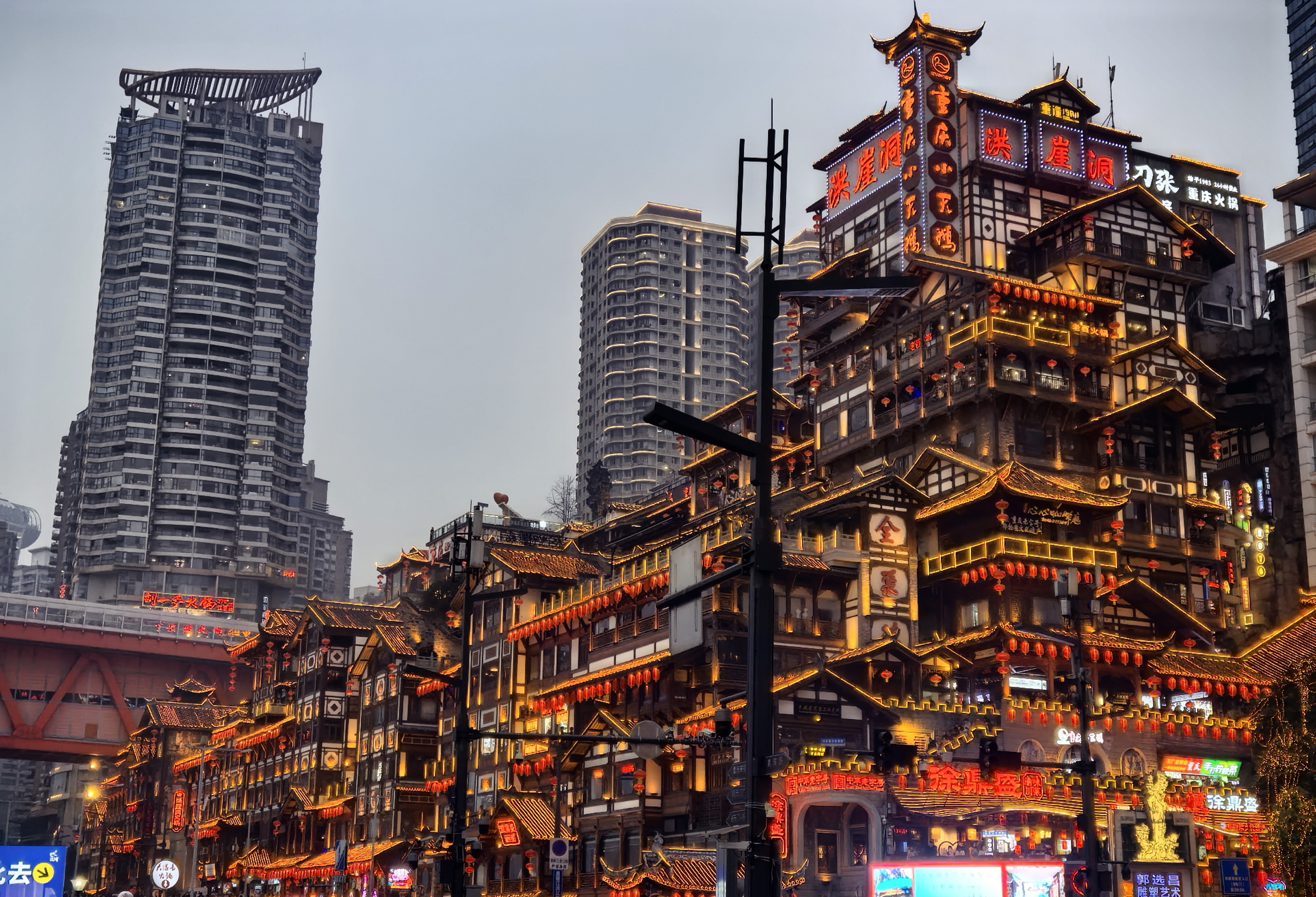 洪崖洞夜景（赵晓娜 摄）