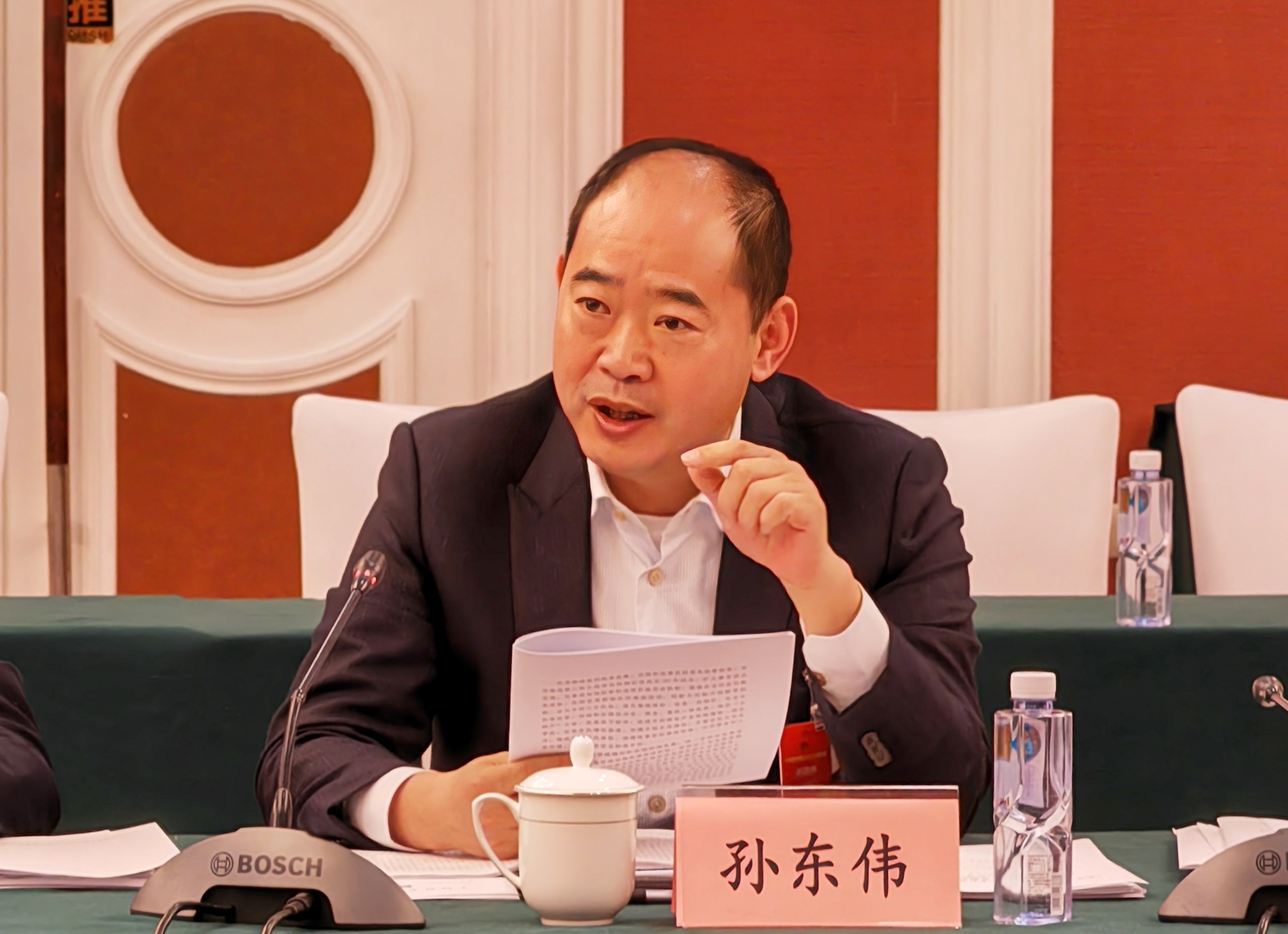 全国人大代表，山东鲁花集团党委书记、董事长孙东伟