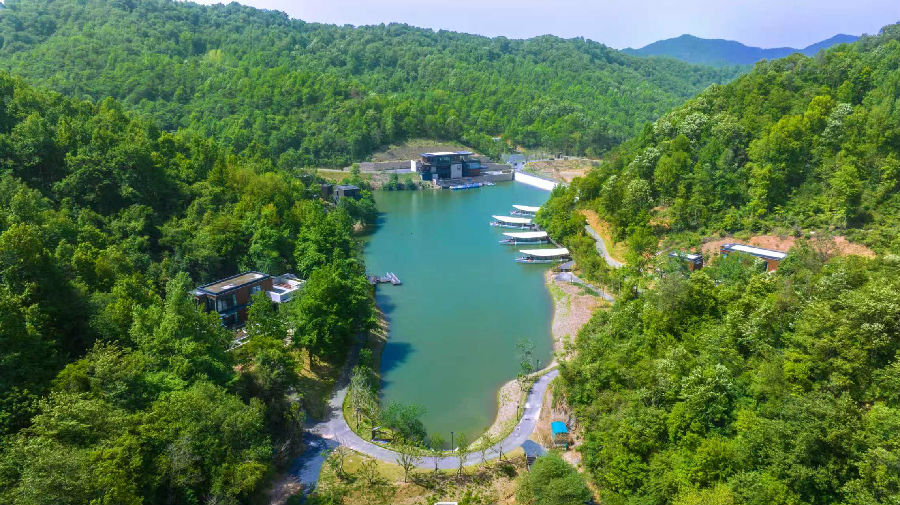 裸心隐乡项目航拍图。（张立 摄）