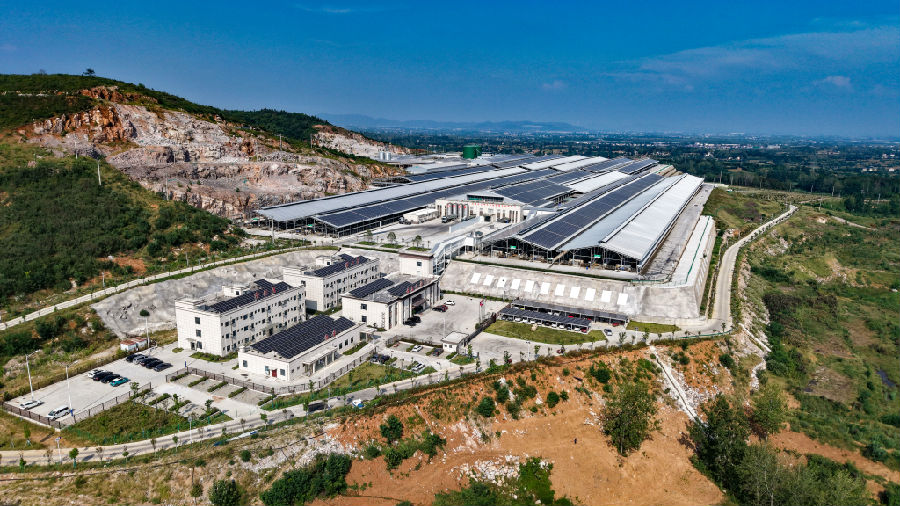 总投资12亿元、占地1200亩的云上牧歌智慧牧场。（刘江 摄）