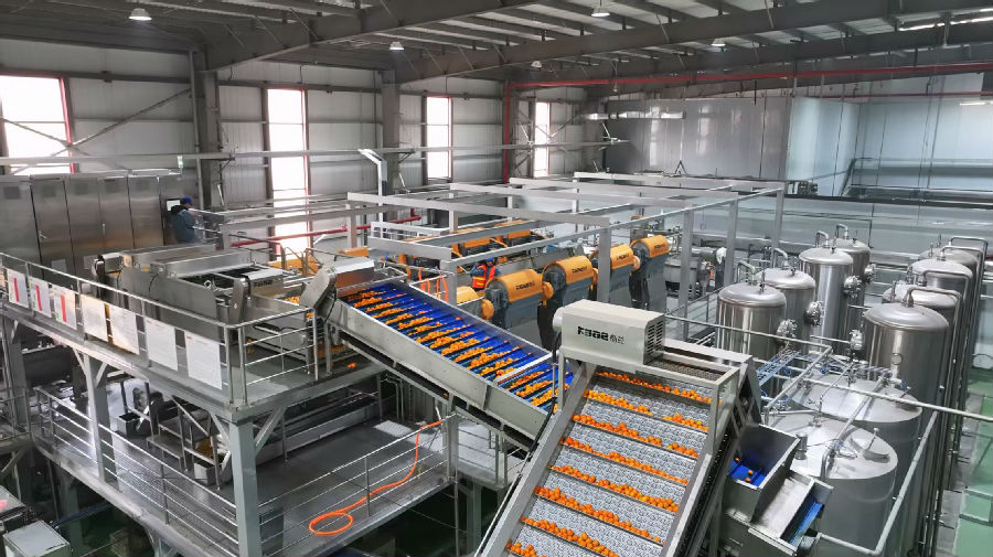 一轻食品（丹江口）有限公司自动化生产车间（丹姜璇 摄）