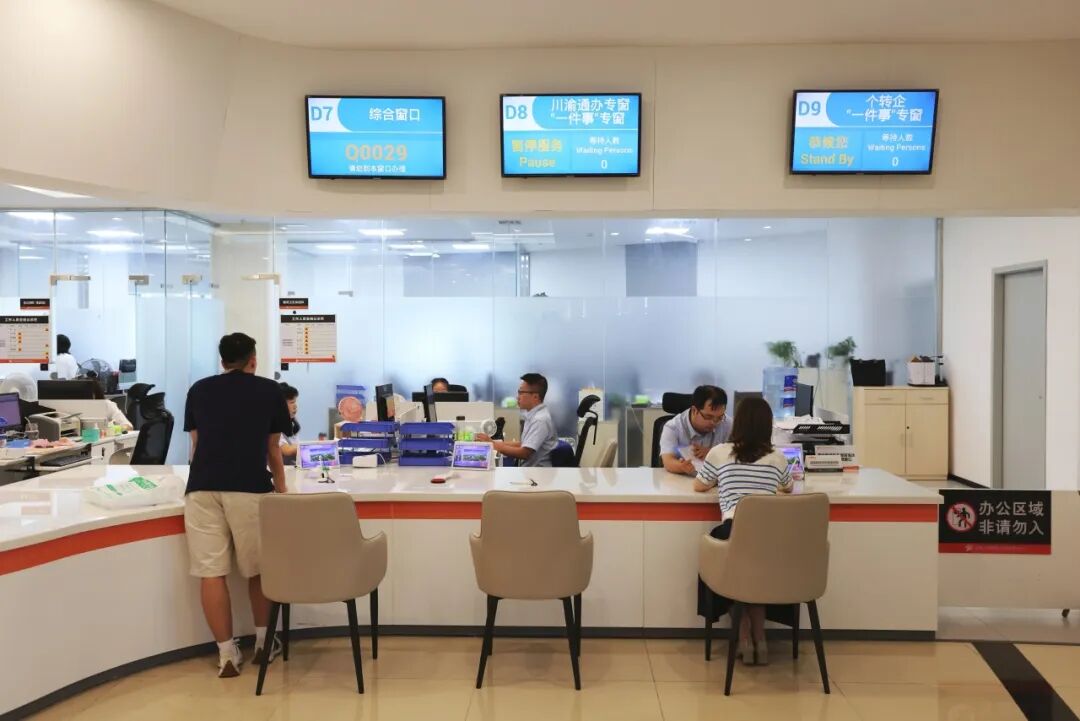 政务服务中心“一件事”专窗（雷茜 摄）