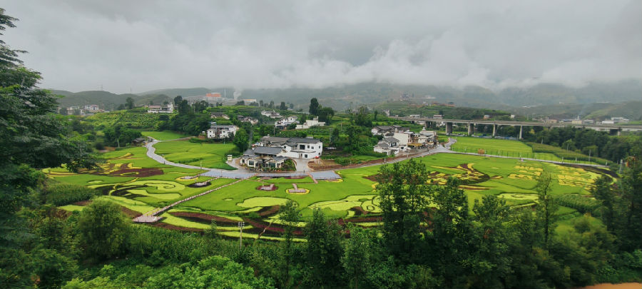 全新的中和村水墨画般养眼（戚原 摄）