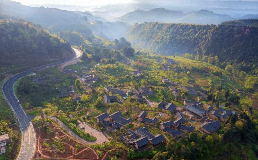 雾隐山中·幸福岭（刘雪琴 摄）