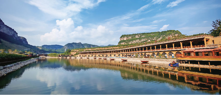  山水相映的陵川民宿集聚区 （晋晓 摄）